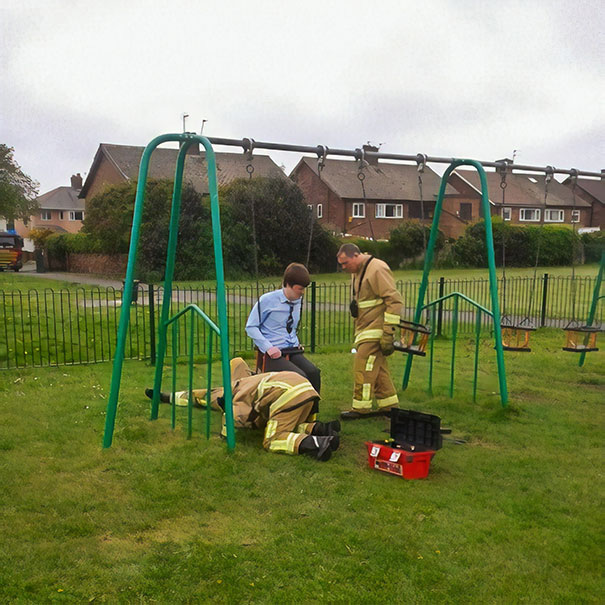 30 Times Adults Tried Playing In Kids Playgrounds But It Ended Disastrously  | Bored Panda