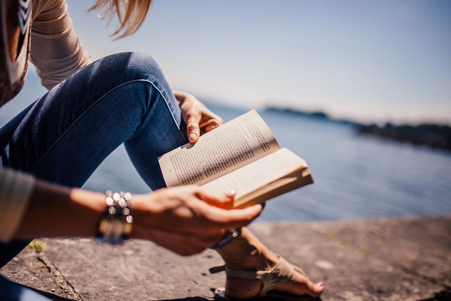 7 Must-Read Travel Books For A Perfect Trip
