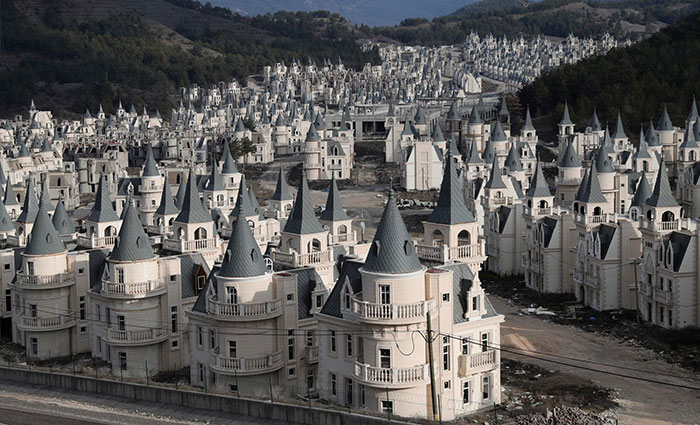 Someone Built A $200 Million Village Of Disney-Like Castles, Realizes His Mistake When It’s Too Late