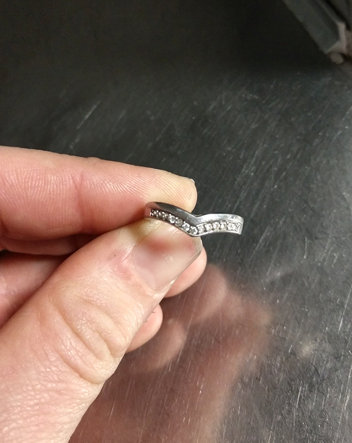 United Aircraft Mechanic Asked People Online To Find This Ring's Owner, But Got Hilarious Reactions Instead