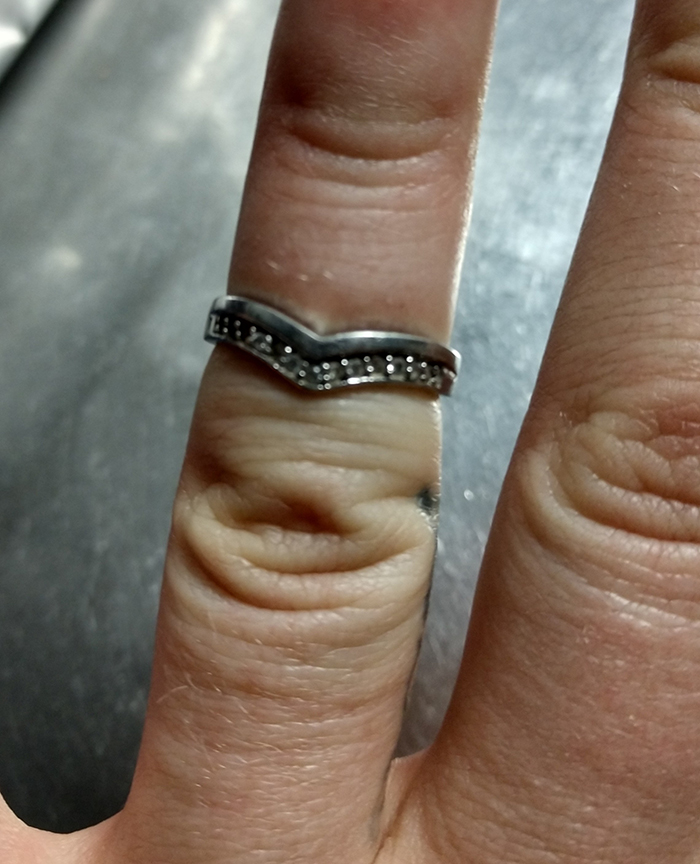 United Aircraft Mechanic Asked People Online To Find This Ring's Owner, But Got Hilarious Reactions Instead