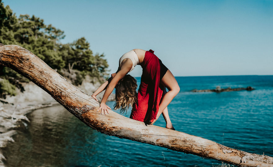 I Photographed A Yoga Teacher In Most Naturel Relevant Way In Beautiful Ancient Harbour City (9 Pics) I Photographed A Yoga Teacher In Most Naturel Relevant Way In Beautiful Ancient Harbour City (9 Pics)
