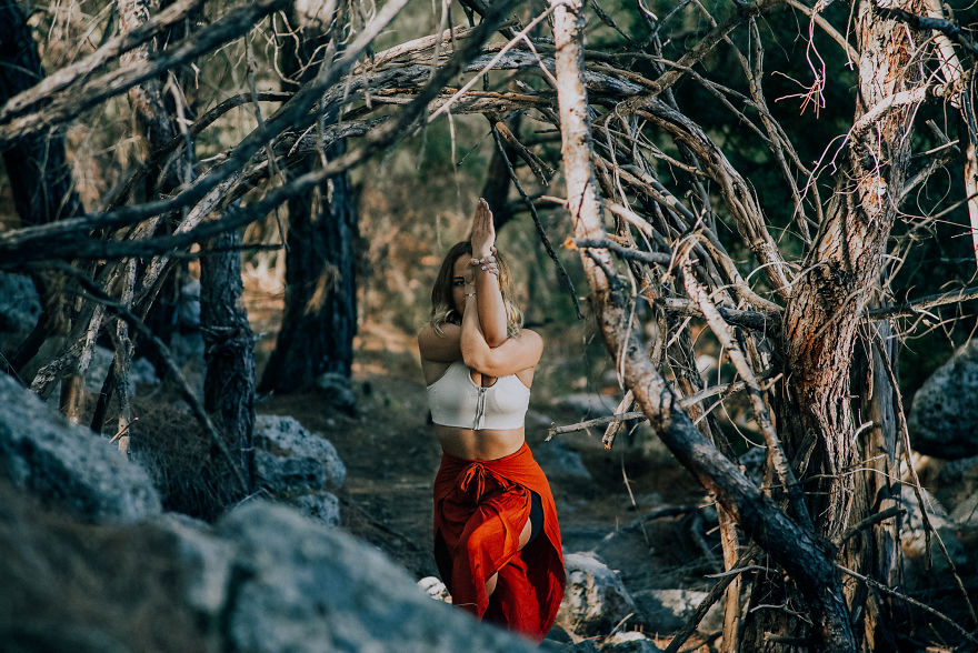 I Photographed A Yoga Teacher In Most Naturel Relevant Way In Beautiful Ancient Harbour City (9 Pics) I Photographed A Yoga Teacher In Most Naturel Relevant Way In Beautiful Ancient Harbour City (9 Pics)