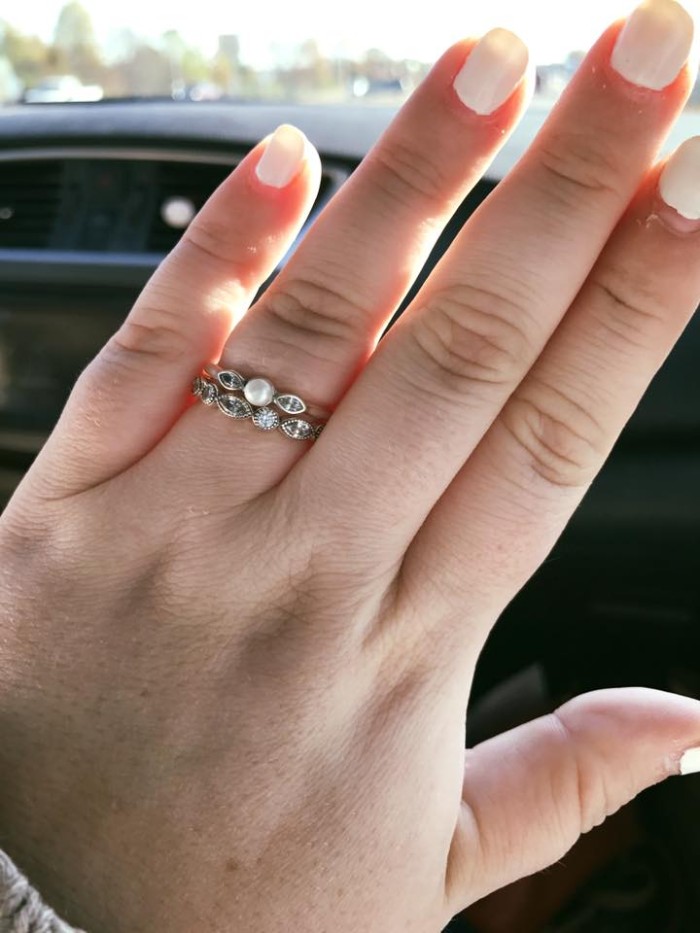 Jewelry Store Employee Shames Man For Buying A 'Pathetic' $130 Engagement Ring, He Gets Defended By His Fiancée