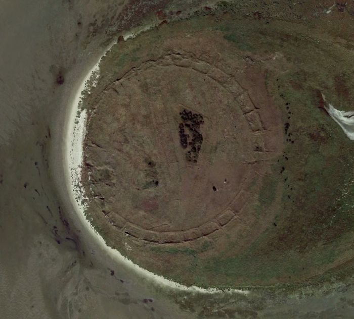 Guy Shares 30 Of His Most Interesting Finds On Google Earth