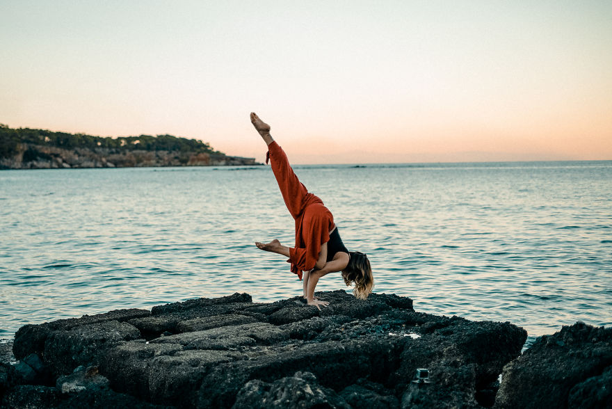 I Photographed A Yoga Teacher In Most Naturel Relevant Way In Beautiful Ancient Harbour City (9 Pics) I Photographed A Yoga Teacher In Most Naturel Relevant Way In Beautiful Ancient Harbour City (9 Pics)