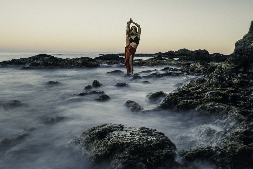 I Photographed A Yoga Teacher In Most Naturel Relevant Way In Beautiful Ancient Harbour City (9 Pics) I Photographed A Yoga Teacher In Most Naturel Relevant Way In Beautiful Ancient Harbour City (9 Pics)