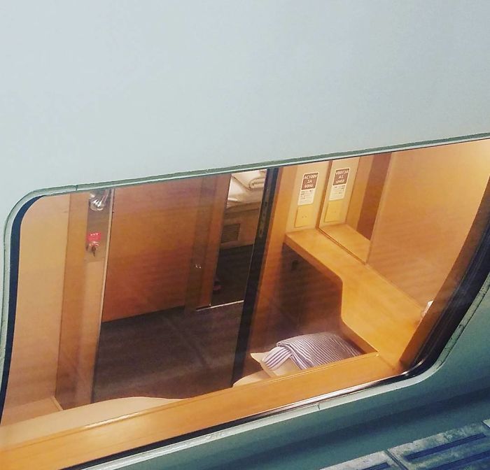 Los trenes nocturnos japoneses parecen normales por fuera, pero son un oasis de paz por dentro