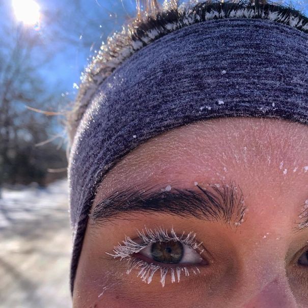 Eye Lashes On Fleek! Is That A Thing? Is This The New Winter Running Fashion Statement?