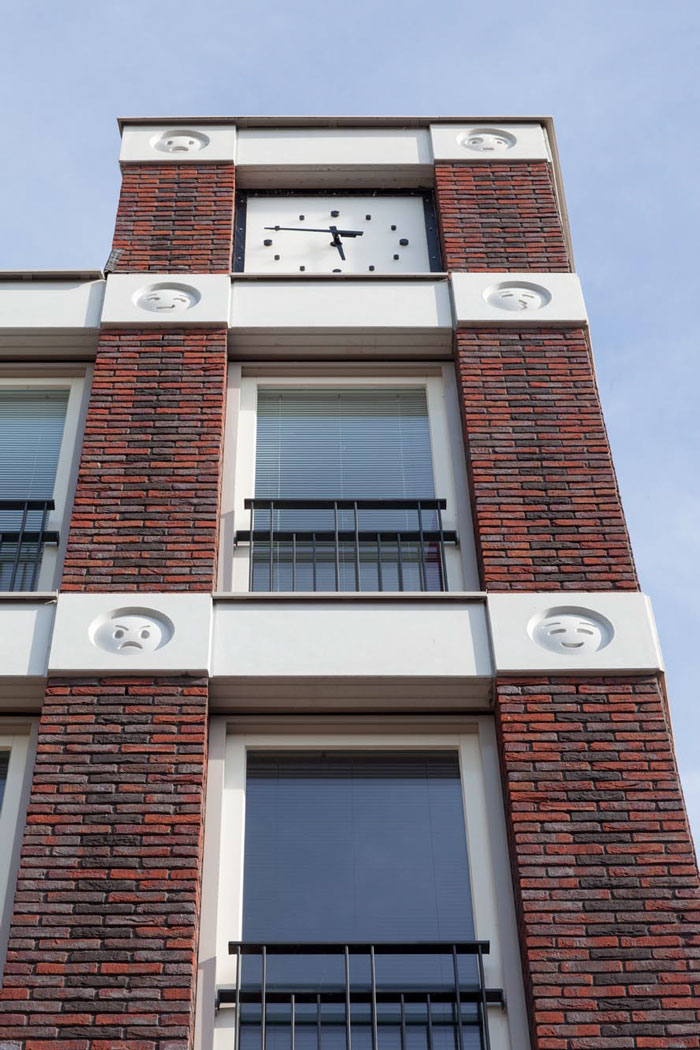 22 Emoji Decorate An Apartment Building As Modern Day 'Gargoyles'