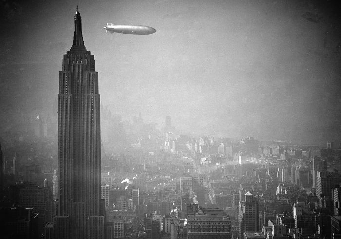 32 Rare Historical Photos That Show Why Flying On The Hindenburg Zeppelin Was So Expensive