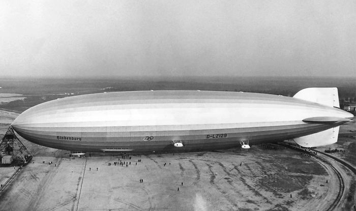 32 Rare Historical Photos That Show Why Flying On The Hindenburg Zeppelin Was So Expensive