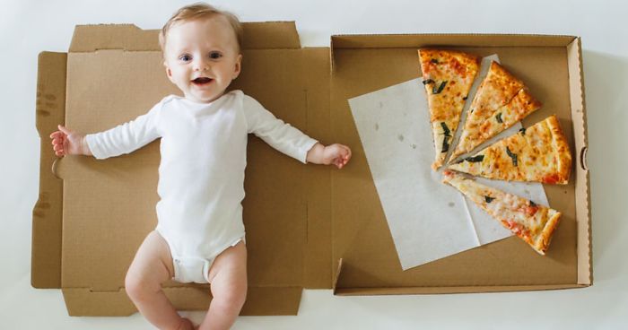 Mom Documents Her Baby’s Growth During His First 12 Months Using Pizza Slices With Different Toppings