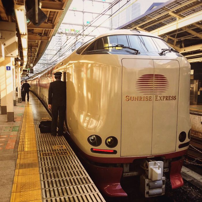 Japanese Sleeper Trains Look Ordinary From Outside But Their