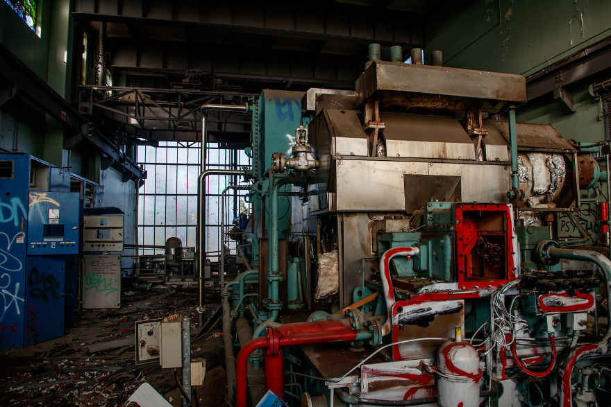 I Explored An Abandoned Factory, Follow Along In 20 Pictures I Explored An Abandoned Factory, Follow Along In 20 Pictures