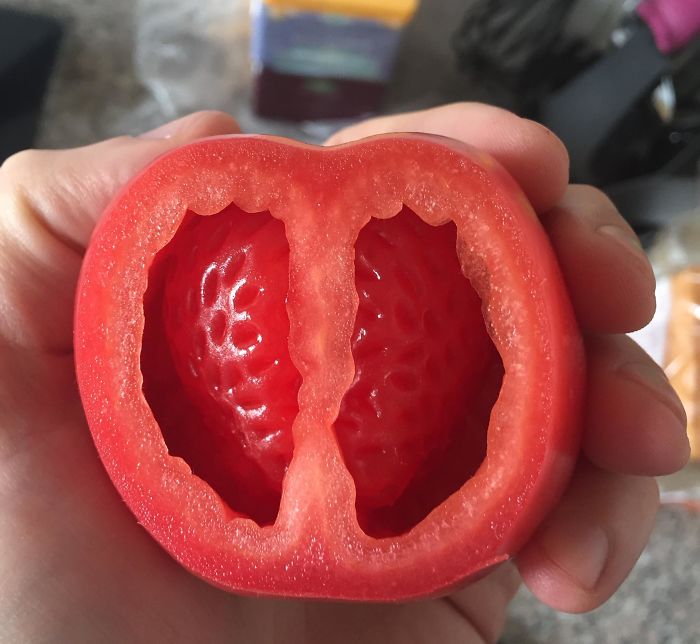 El interior de este tomate parece una fresa