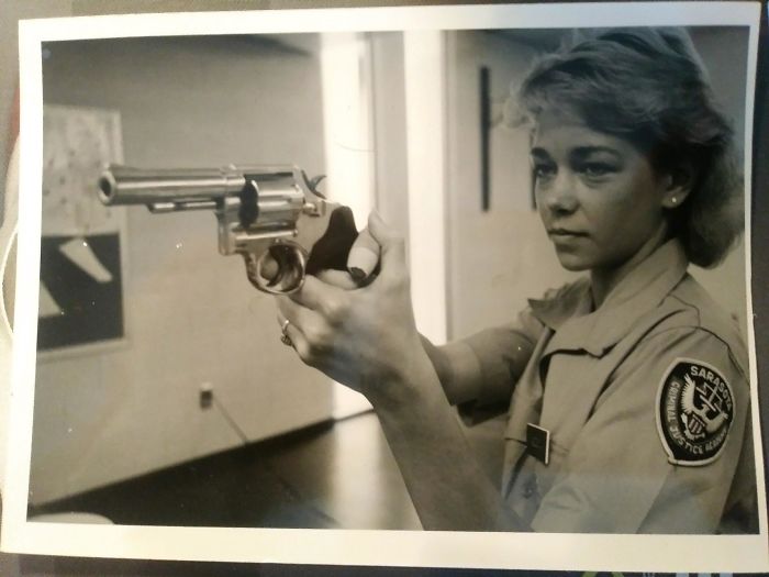 Mi madre en la academia de policía, 1984
