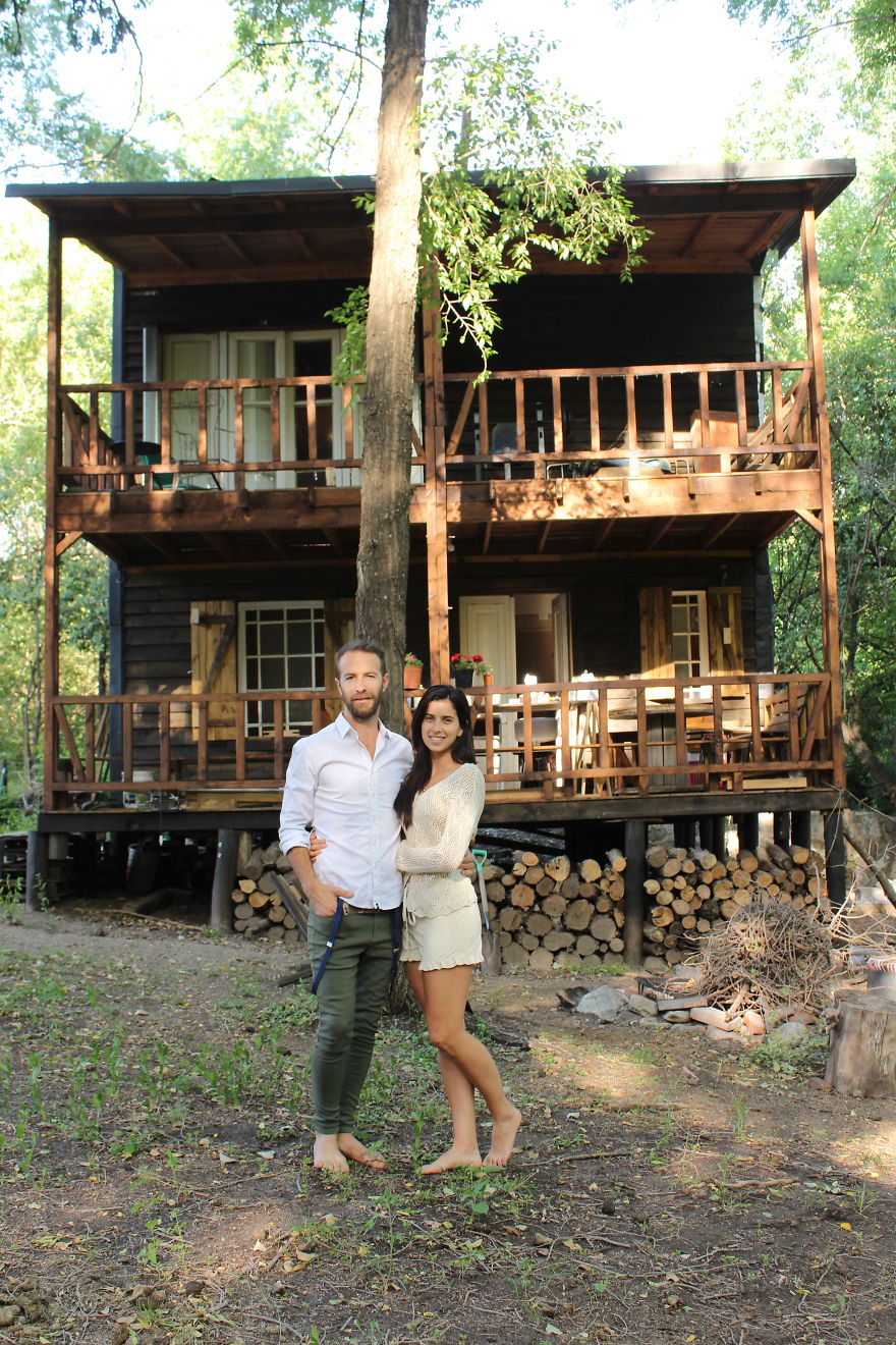 We Quit Our Jobs, Built Our Home With Pallets And Travel The World With No Money