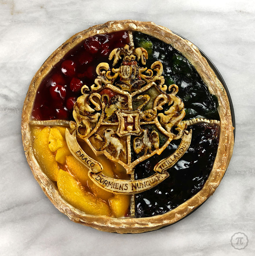 Four Flavour Harry Potter Crest Pie
