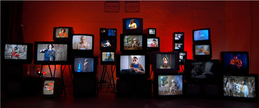 I Made A Video Installation With 25 Tvs From The Garbage