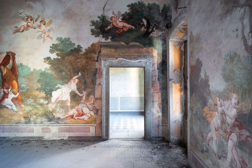 Fresco Covering The Whole Room