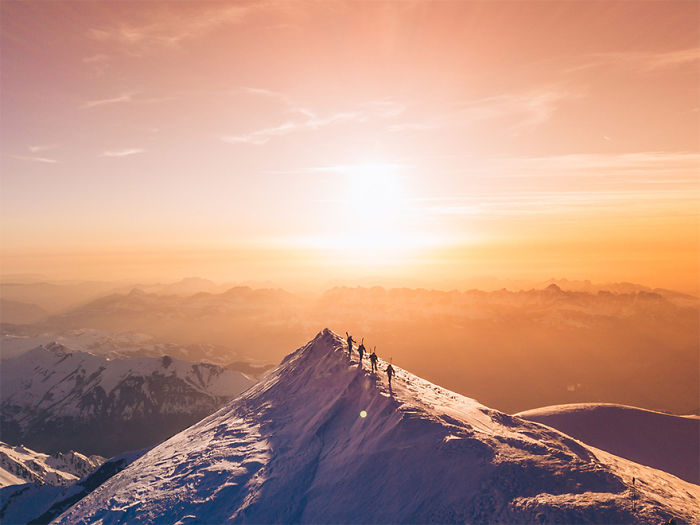 Equipo en la cima del Mont Blanc," nominada