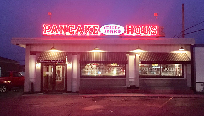 I Track Down And Eat At The Last Surviving Locations Of Nearly Defunct Restaurant Chains