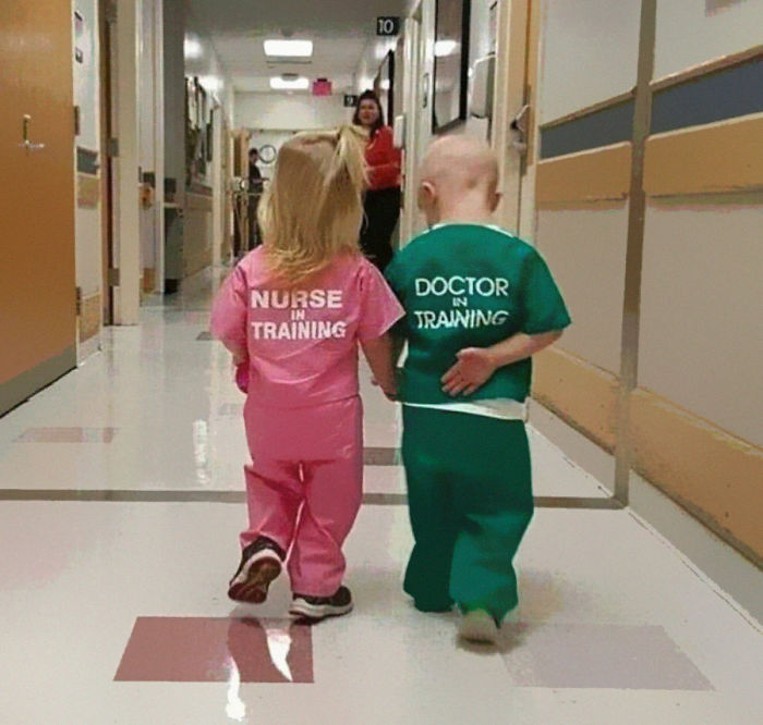 21 Reactions To 'Sexist' Photo Of Girl And Boy Wearing Nurse And Doctor Scrubs