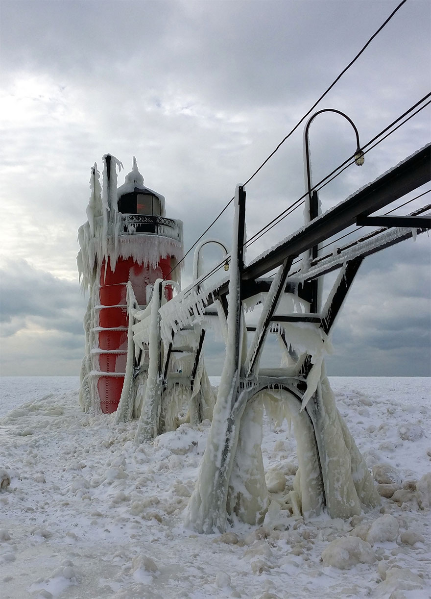 La superficie del lago Michigan se rompe en millones de trozos de hielo y el resultado es surrealista