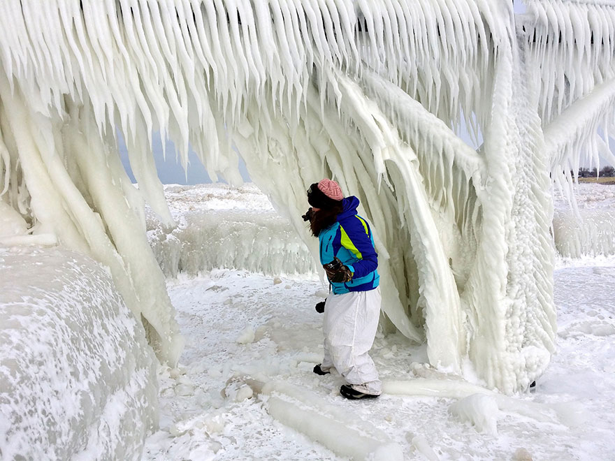 La superficie del lago Michigan se rompe en millones de trozos de hielo y el resultado es surrealista