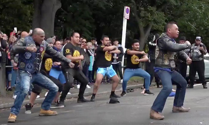 Este club de moteros rinde homenaje a las víctimas de Christchurch realizando una emotiva danza Haka