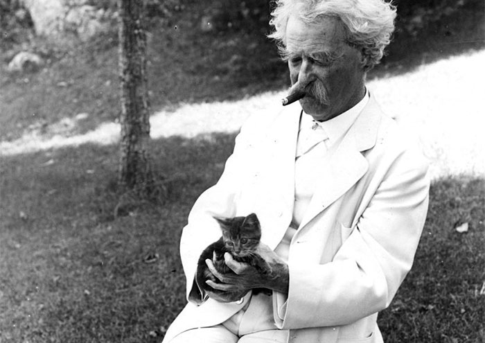 12 Vintage Photos From The 1900s Prove That Mark Twain Was The ‘Crazy Cat Lady’ Type Of Man