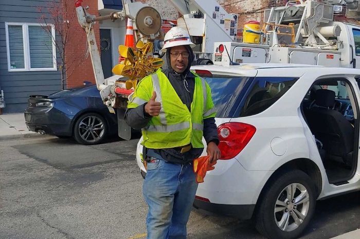 Verizon Suspends Worker Who Rescued Cat Using His Work Equipment