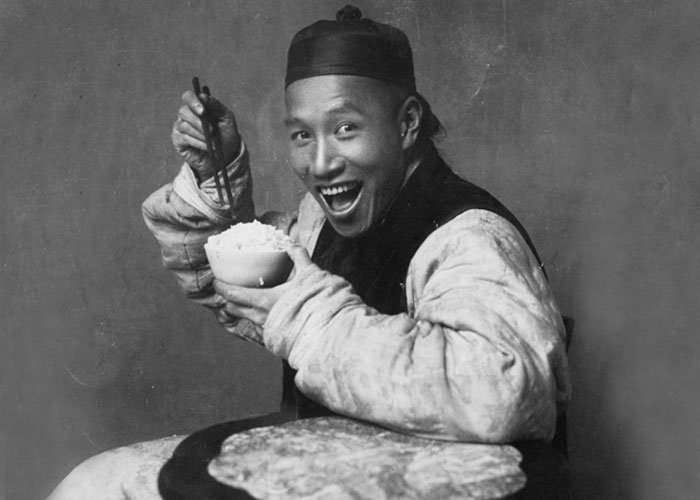 After People Claimed That This Smiling Man Photo From 1901 Was Fake, Tumblr User Explained That Rural Chinese People Didn’t Know How To Pose
