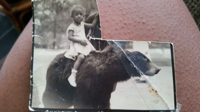 Mi suegra montando en oso cuando tenía 2 años