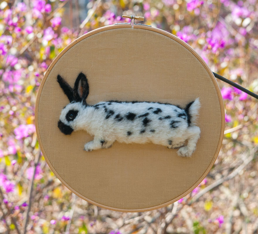 Painting Rabbit/Felted Rabbit/Woolen Bunny / 3D Pet Portrait/Memory Hoop Art/ Needle Felted Art/ Pet Gift/ Wool Painting/ Pet Picture