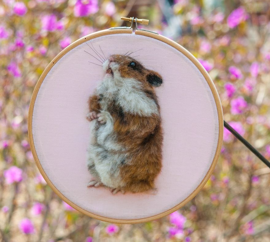 Painting Hamster/Felted Hamster/Woolen Hamster/ 3D Pet Portrait,/Memory Hoop Art/ Needle Felted Art/ Pet Gift/ Wool Painting/ Pet Picture