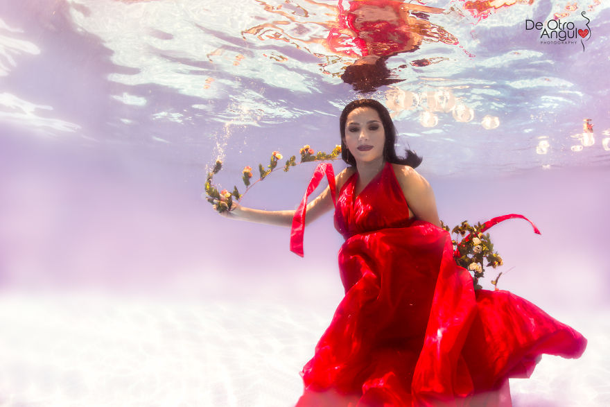 How I Was One Of The First Doing Underwater Maternity Photography In Argentina.