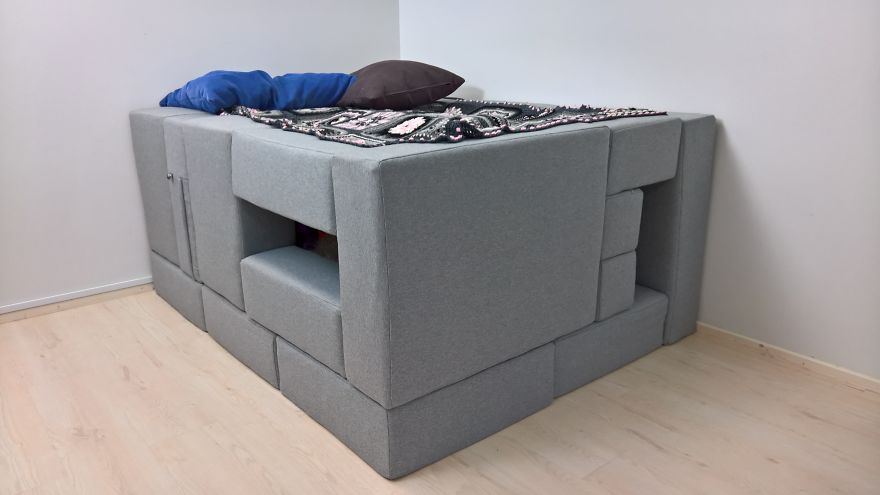Finnish Family Living With Freely Buildable Sofa Elements &ndash; Good For Couches, Castles And Gaming