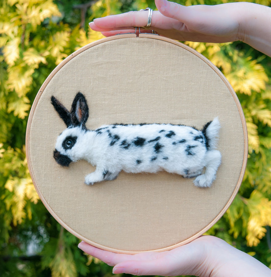 Painting Rabbit/Felted Rabbit/Woolen Bunny / 3D Pet Portrait/Memory Hoop Art/ Needle Felted Art/ Pet Gift/ Wool Painting/ Pet Picture