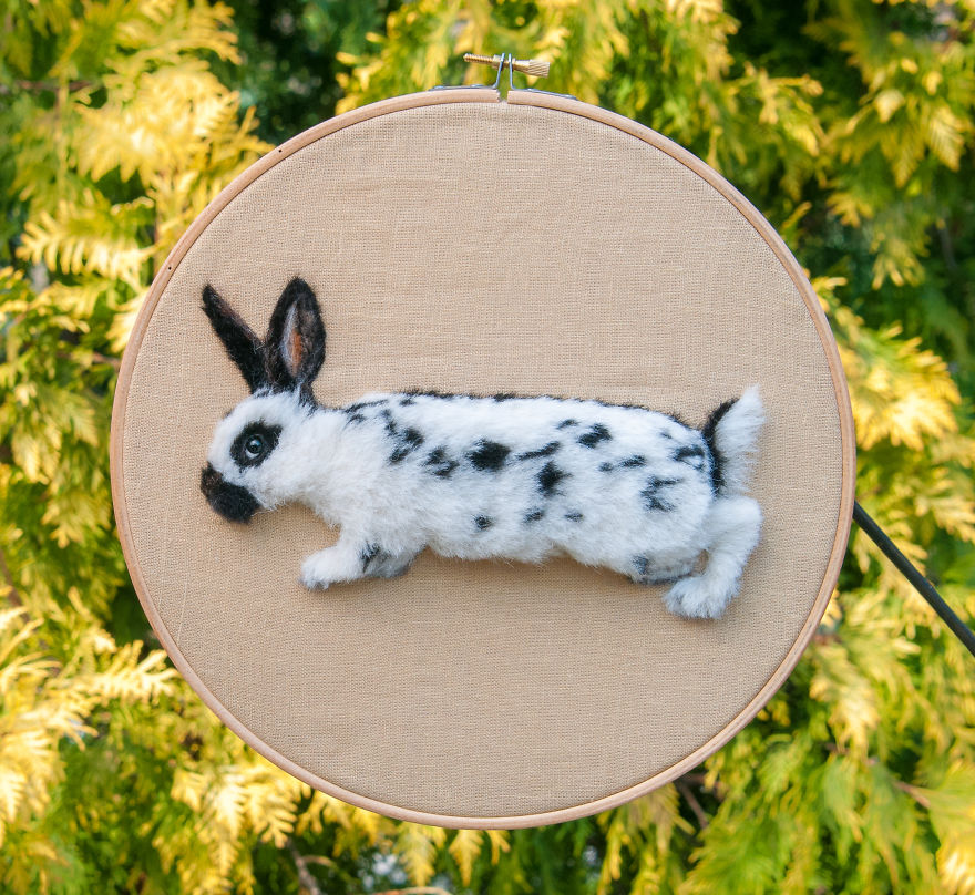 Painting Rabbit/Felted Rabbit/Woolen Bunny / 3D Pet Portrait/Memory Hoop Art/ Needle Felted Art/ Pet Gift/ Wool Painting/ Pet Picture