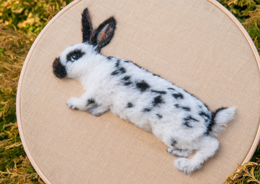 Painting Rabbit/Felted Rabbit/Woolen Bunny / 3D Pet Portrait/Memory Hoop Art/ Needle Felted Art/ Pet Gift/ Wool Painting/ Pet Picture