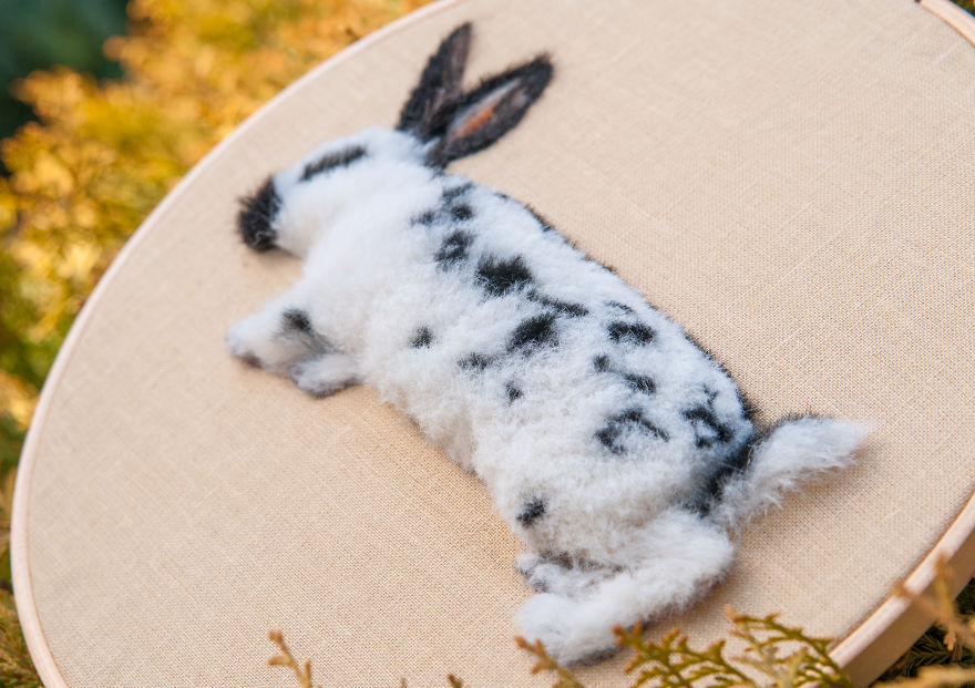 Painting Rabbit/Felted Rabbit/Woolen Bunny / 3D Pet Portrait/Memory Hoop Art/ Needle Felted Art/ Pet Gift/ Wool Painting/ Pet Picture