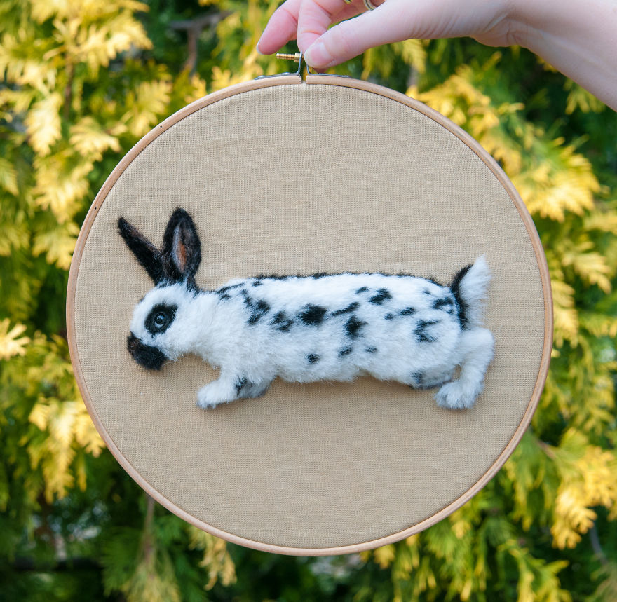 Painting Rabbit/Felted Rabbit/Woolen Bunny / 3D Pet Portrait/Memory Hoop Art/ Needle Felted Art/ Pet Gift/ Wool Painting/ Pet Picture