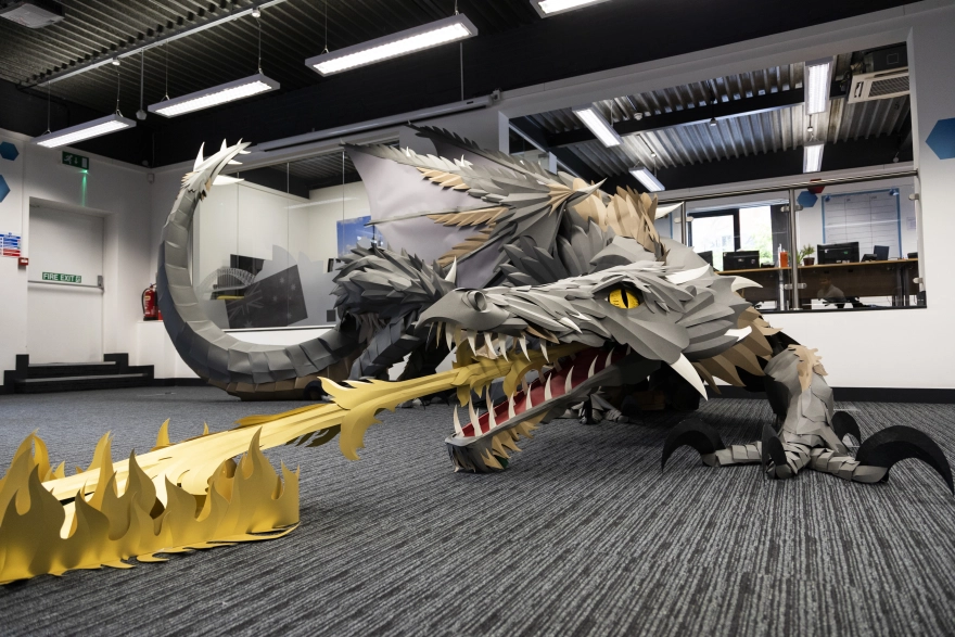 13-метровый бумажный дракон