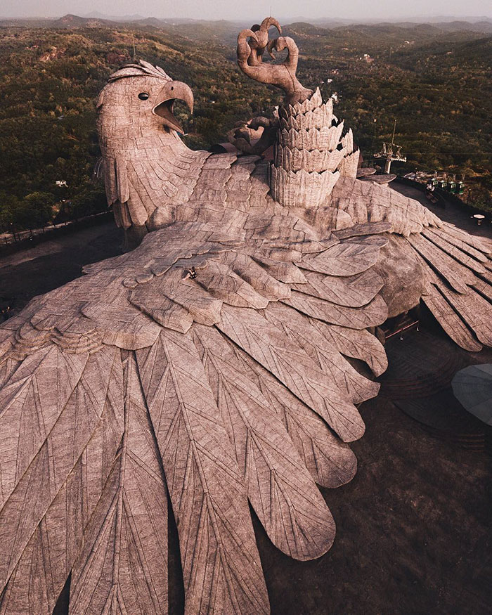 largest bird statue jadayupara jatayu earth centre india 8 5cb990bc1ba34  700 - Artista passou 10 Anos criando a escultura de pássaro mais alto do mundo