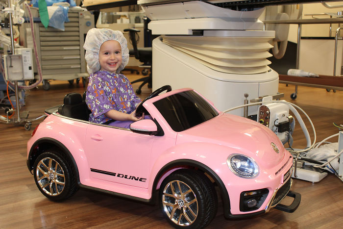 Hospital Gives Kids Mini Cars To Drive Into Surgery So They Would Be Less Stressed