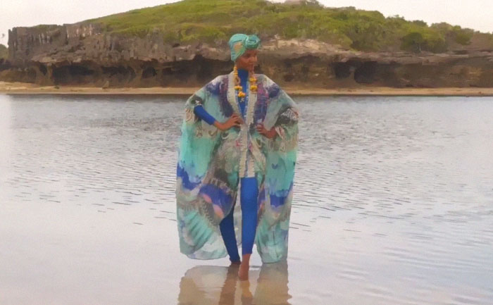 Held og lykke krave Rute Sports Illustrated Makes History By Featuring A Model Wearing A Burkini And  Hijab | Bored Panda