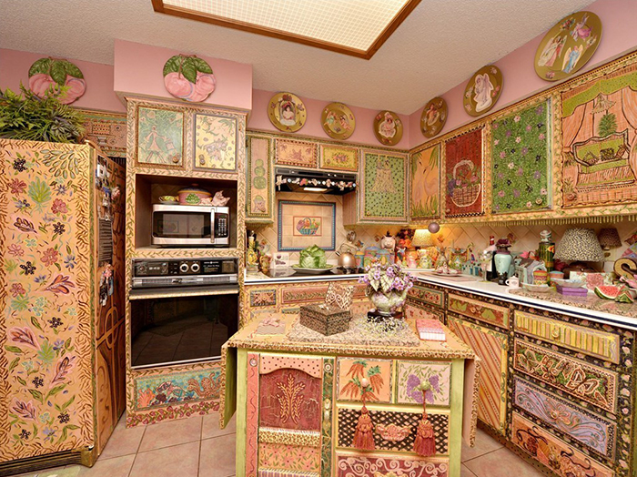 This $400,000 House Being Sold In Texas Might Be The Weirdest House You've Seen Yet