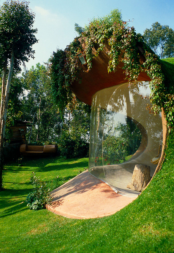 This Organic Hobbit House Is Perfectly Integrated Into Its Surroundings And Is Almost Invisible To Passers-By